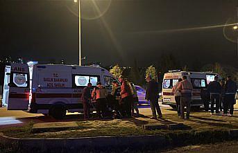 Samsun'da hafif ticari araçla çarpışan motosikletteki 2 kişi yaralandı