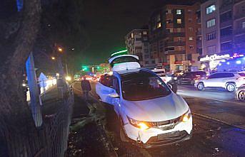 Samsun'da üç aracın karıştığı kazada 2 kişi yaralandı