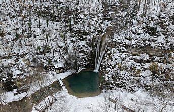 Sinop'ta Erfelek Tatlıca Şelaleleri Tabiat Parkı kış güzelliğine büründü