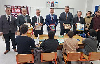 Suluova Kaymakamlığı, özel öğrencilere eğitim materyalleri hediye etti