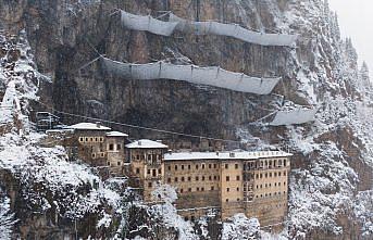 Sümela Manastırı ve Altındere Vadisi beyaza büründü