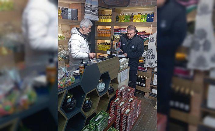 Taşköprü'de zabıtadan yılbaşı öncesi kuruyemişçilere denetim