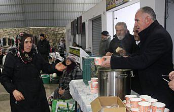 Taşova Belediyesi'nden pazarcı esnafına çorba ikramı
