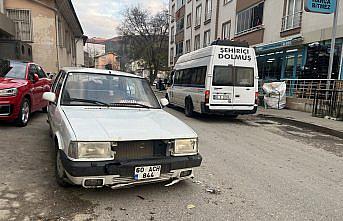 Tokat’ta “dur“ ihtarına uymayan otomobilin çarptığı jandarma personeli yaralandı