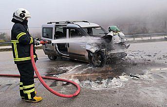 Tokat'ta hafif ticari araç ile tırın çarpıştığı kazada 4 kişi yaralandı