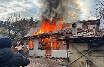 Tokat'ta tek katlı ev yangında kullanılamaz hale geldi