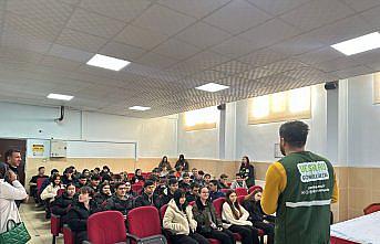 Tokat'ta Yeşilay tarafından lise öğlencilerine teknoloji ve farkındalık eğitimi verildi