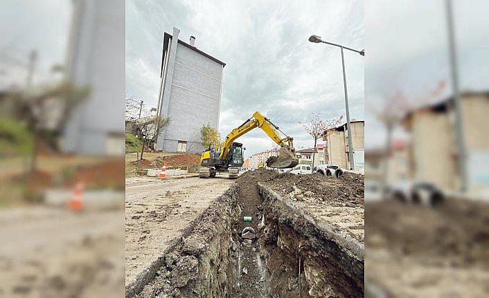 Trabzon'da TİSKİ ekiplerinin kanalizasyon hattı çalışması devam ediyor