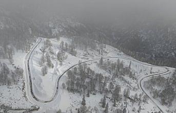 Türkiye’nin biyosfer rezervi alanı Camili Havzası beyaz örtü ile kaplandı