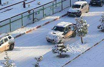 Yeşilyurt ilçesinde kar yağışı ve soğuk hava etkili oluyor
