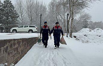 Yozgat'ta jandarma ekipleri yaban hayvanları için doğaya yem bıraktı