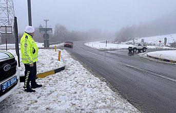 Zonguldak ve Düzce'de kuvvetli rüzgar hayatı olumsuz etkiledi