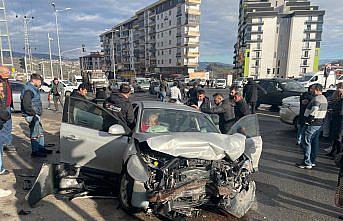 Zonguldak'ta iki otomobilin çarpıştığı kazada 7 kişi yaralandı