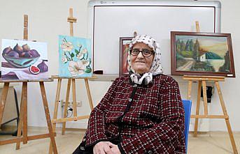 81 yıllık ömründe onlarca kursa katılan Esme teyze eğitim sevgisiyle örnek oluyor