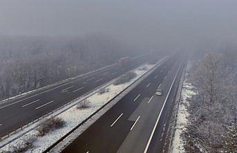 Anadolu Otoyolu'nun Düzce kesiminde sis etkili oldu