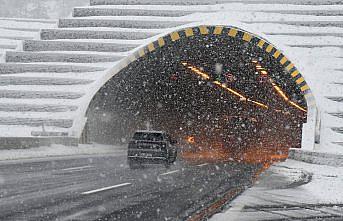 Anadolu Otoyolu'nun Düzce ve Bolu kesiminde kar yağıyor