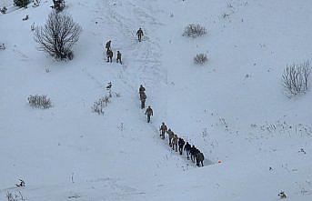Artvin'de çığ altında kalan 2 kişiyi arama çalışmaları sürüyor