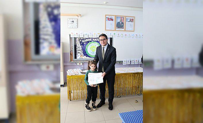 Asarcık Kaymakamı Korkmaz öğrencilerin karne sevincine ortak oldu