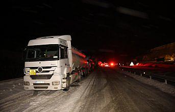 Bayburt'ta kar ve tipi nedeniyle ulaşım güçlükle sağlanıyor