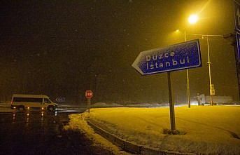 Bolu Dağı'nda yoğun kar yağışı etkili oluyor