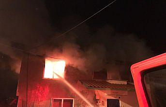 Boyabat'ta çıkan yangında bir evde hasar oluştu