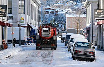 Bozkurt'ta yollardaki buzlanma deniz suyu ile önleniyor