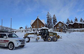 Doğu Karadeniz'de 400 köy yolunda karla mücadele sürüyor