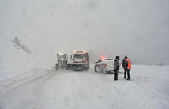 Gümüşhane Valisi Baruş, karla mücadele çalışmalarını denetledi