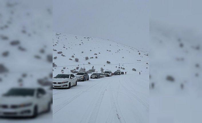 Gümüşhane-Erzincan kara yolu kontrollü olarak ulaşıma açıldı