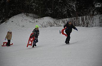 Ilgaz Dağı'ndaki Yurduntepe Kayak Merkezi'nde hafta sonu yoğunluğu