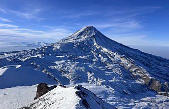 İzmirli 4 dağcı, Küçükağrı Dağı'na zirve tırmanışı yaptı