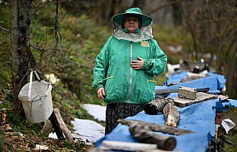 Kadın arıcı ata mesleğini 45 yıldır sürdürüyor