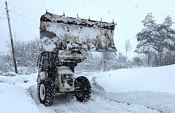 Karabük'te kar nedeniyle kapanan 144 köy yolunun 29'u açıldı