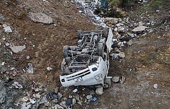 Karabük'te şarampole devrilen kamyonetteki 2 kişi yaralandı