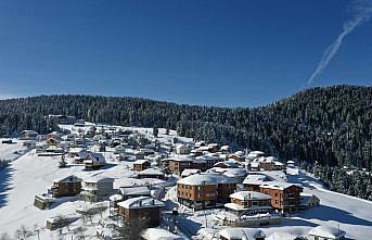 Karla kaplanan Kulakkaya Yaylası eşsiz manzarasıyla havadan görüntülendi