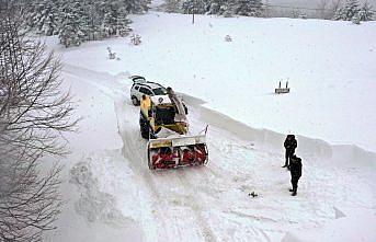Kastamonu'da ekipler yeni yıla köy yollarını açarak giriyor