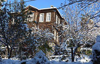 Kastamonu'da tarihi İnebolu evleri karla kaplandı