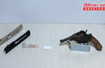 Samsun'da iş yerinde uyuşturucu ve silah bulundu, 5 şüpheli gözaltına alındı