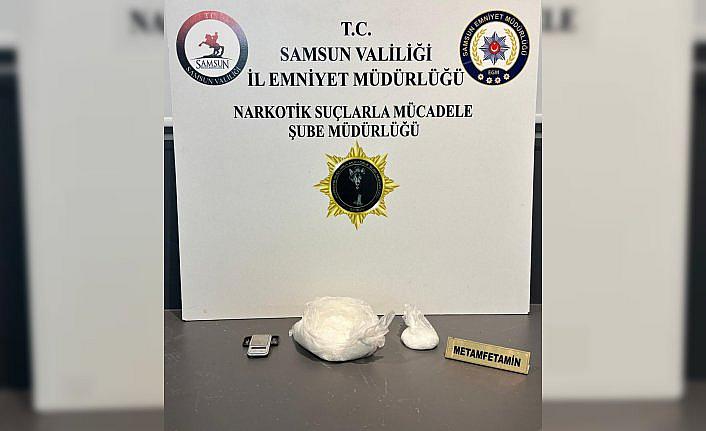 Samsun'da bagaja gizlenen uyuşturucuyu hasas burunlu köpek “Pera“ buldu