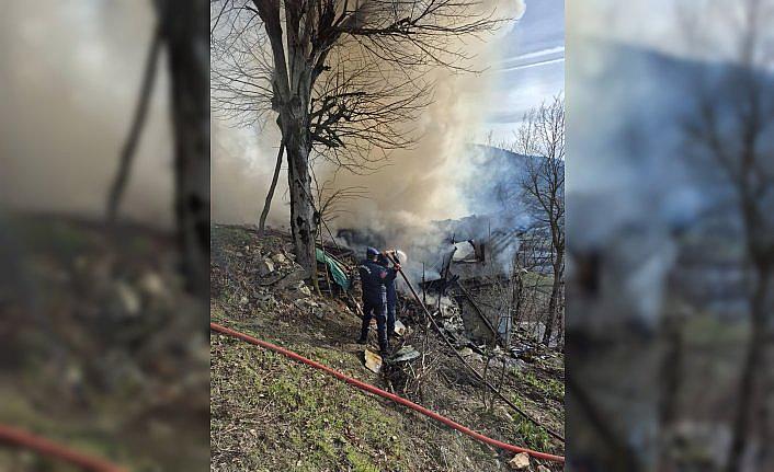 Bafra'da evde sobadan çıkan yangın söndürüldü