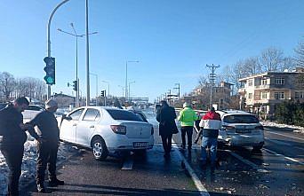 Samsun'da iki otomobilin çarpıştığı kazada 4 kişi yaralandı