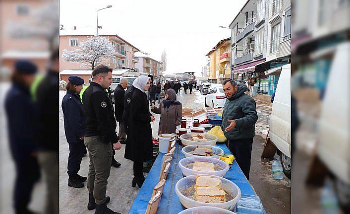 Sulusaray Kaymakamı Safiye Orhan, pazar yerini ziyaret etti