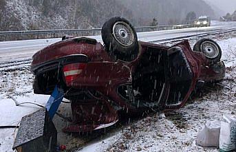 Taşova'da devrilen otomobildeki bir kişi yaralandı