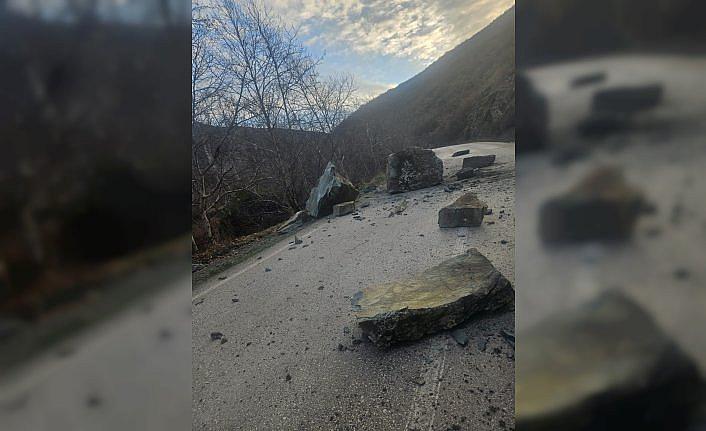 Tokat'ta heyelan nedeniyle kapanan yol ulaşıma açıldı