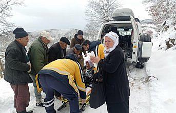 Tokat'ta rahatsızlanan yaşlı kadın için ekipler seferber oldu