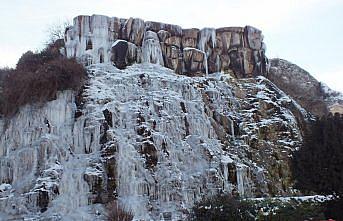 Tokat'ta yapay şelale buz tuttu