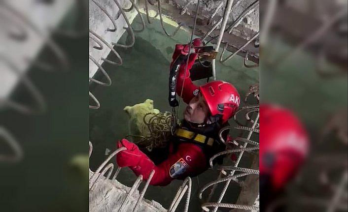 Trabzon'da 7 metrelik çukura düşen köpeği AKUT ekipleri kurtardı
