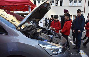 Trabzon'da araçların bakımını yaparak öğrendiklerini pratiğe döken meslek liseliler saha tecrübesi kazanıyor