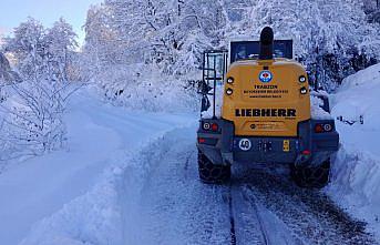 Trabzon'da karla mücadele çalışmaları sürüyor