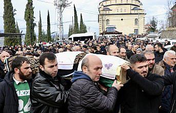 Trabzon'da saç ekimi işlemi sırasında fenalaşarak öldüğü iddia edilen kişinin cenazesi defnedildi